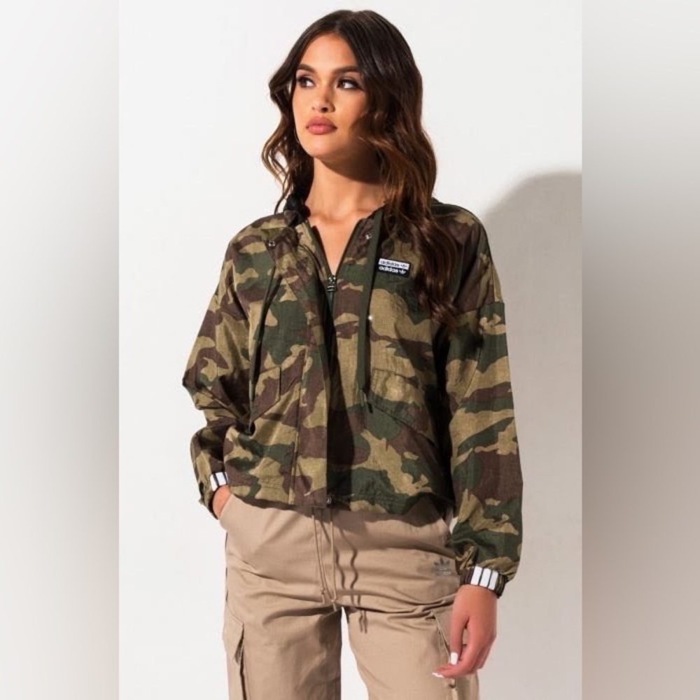 NEW W/O TAGS adidas Womens Camo Windbreaker Jacket Hoodie Large